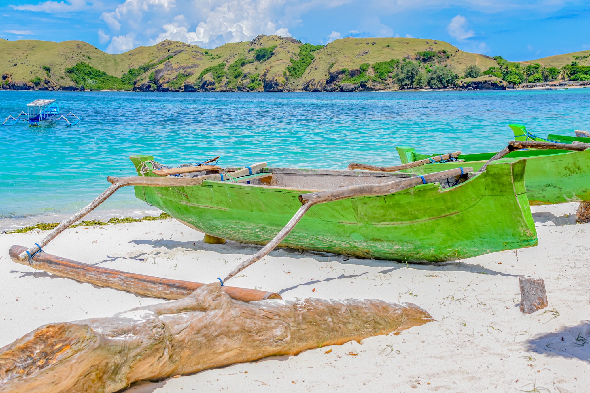 beach views are epic whilst backpacking Indonesia