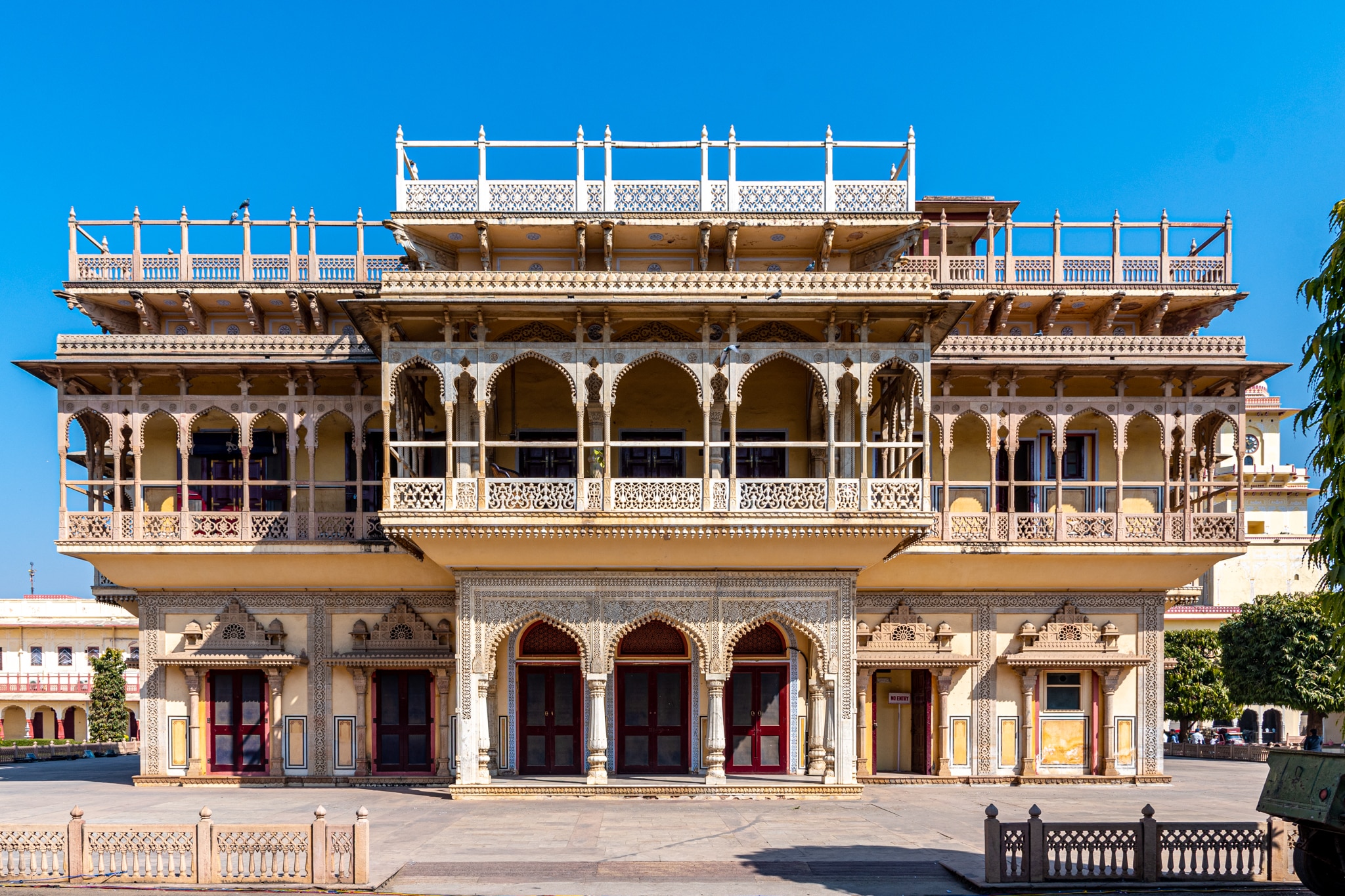 Backpacking India's Golden Triangle - City Palace, Jaipur