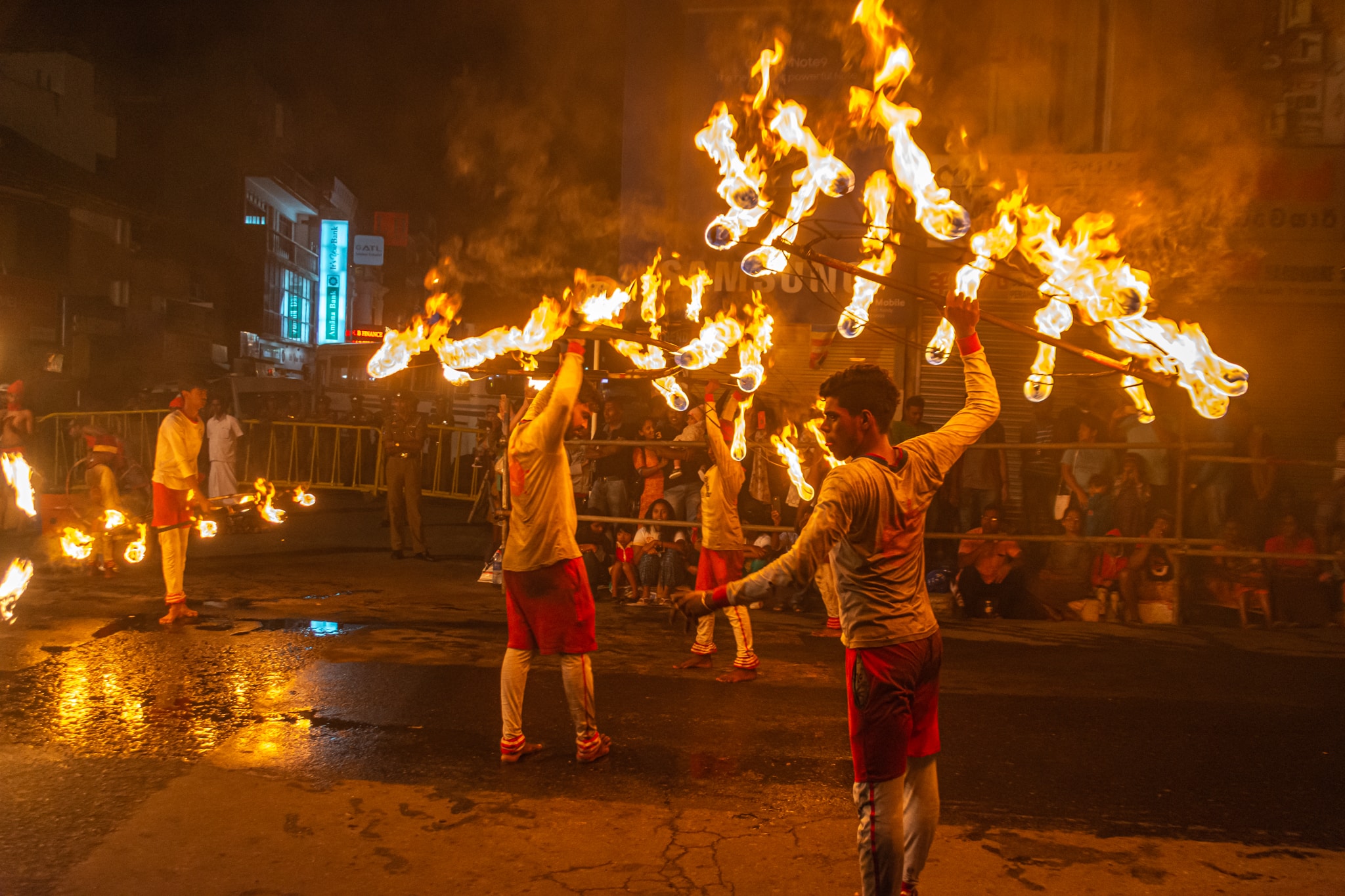 Backpacking Sri Lanka in Kandy as teh festival starts rolling