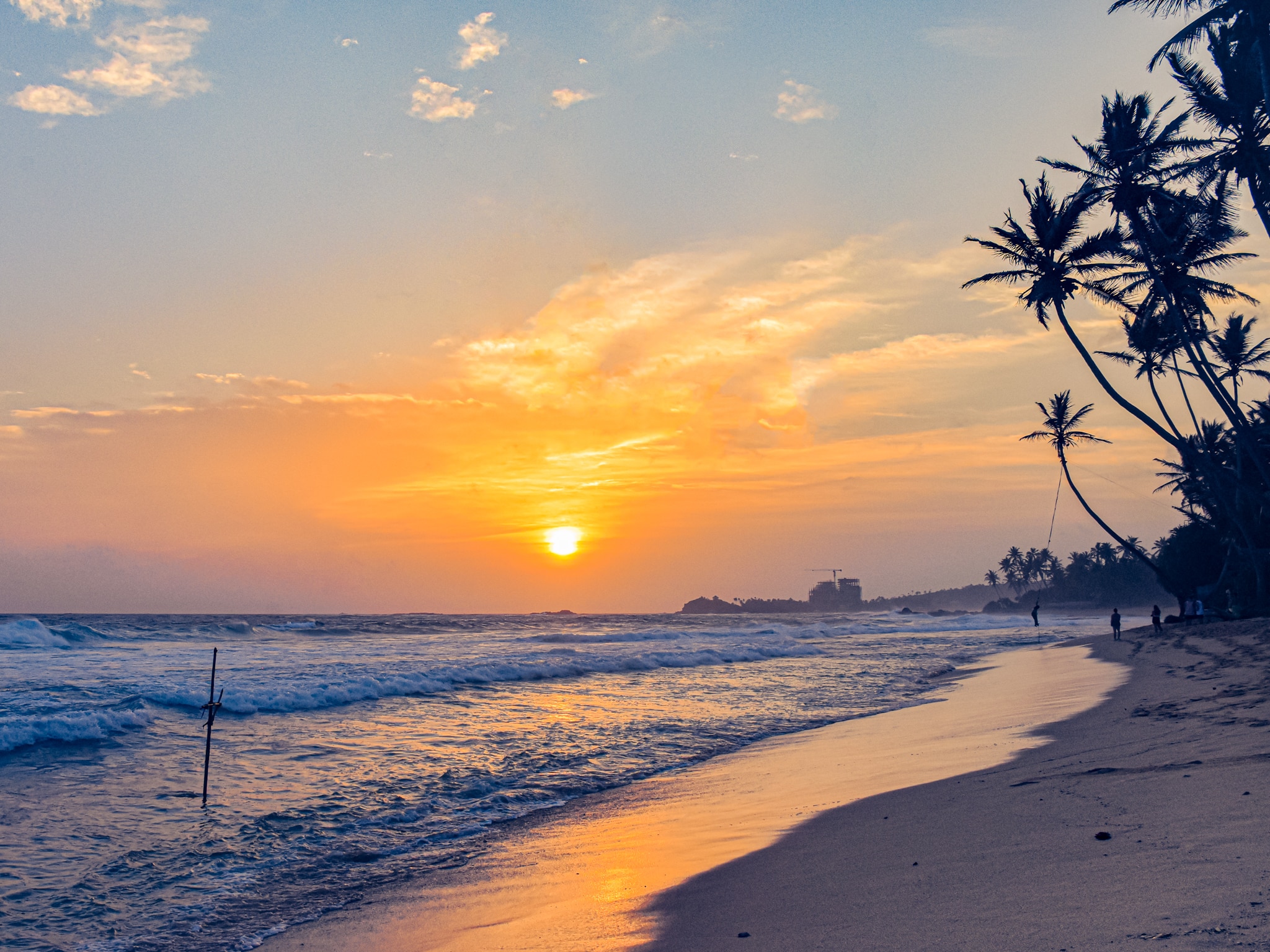Backpacking Sri Lanka at the beach for sunset on the south coast