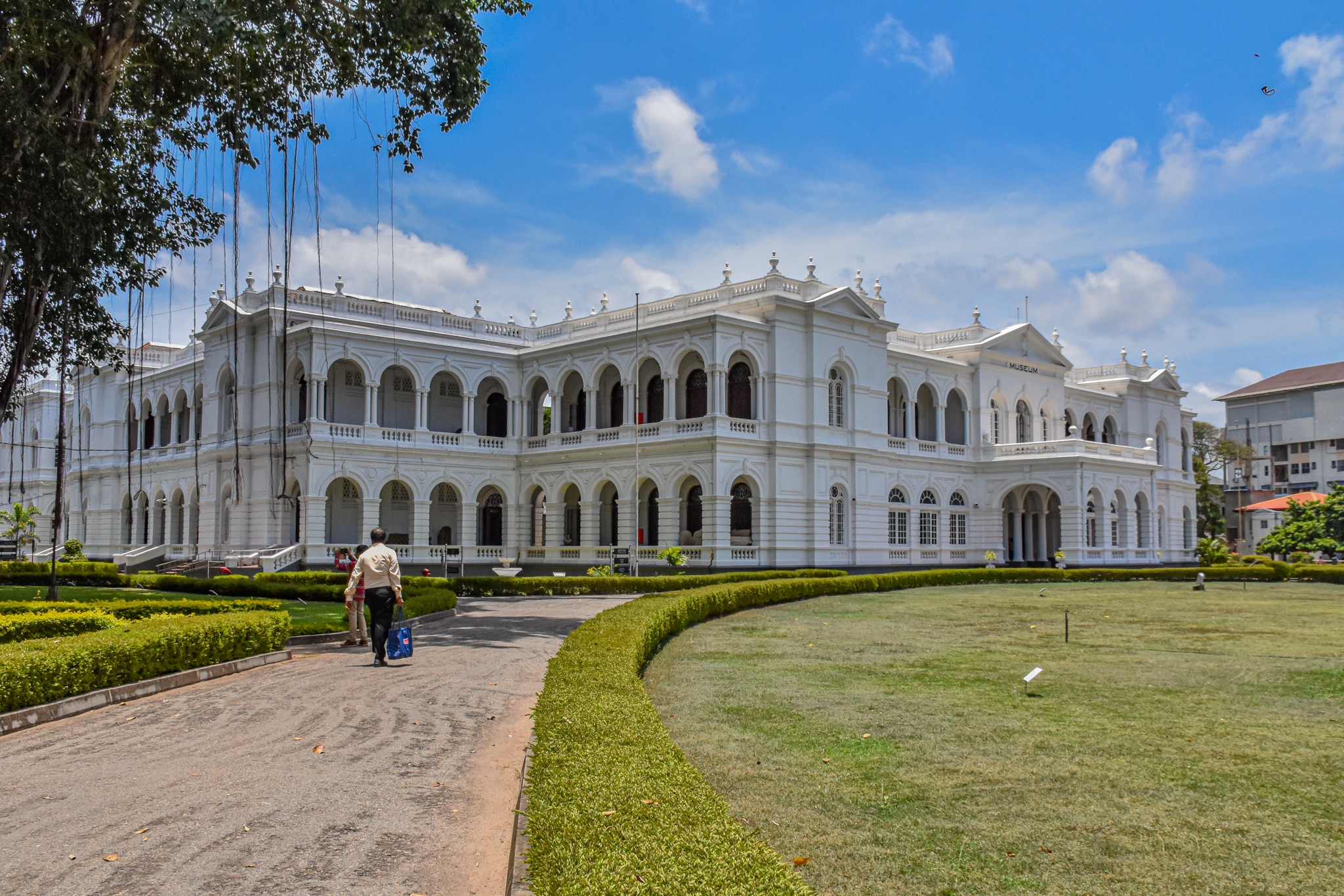 Backpacking Sri lanka in Colombo at the museum