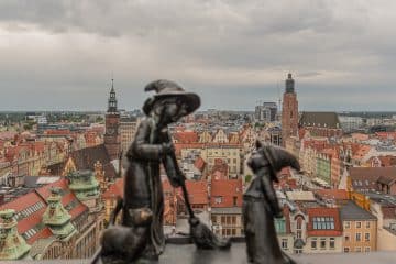 Best things to do in Wroclaw - find the dwarf statues
